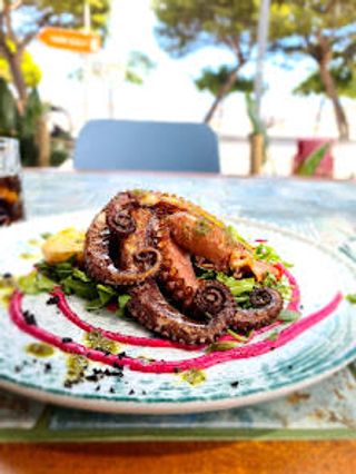 Pulpo al estilo Mediterraneo con espuma de Patata (4.7)
