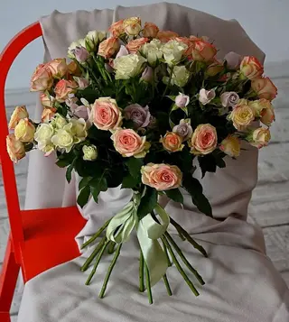Buchet de 11 mini trandafiri