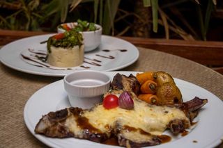 Côte à l'os gratiné