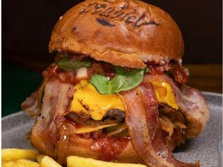БРУТАЛЬНИЙ CHEESE BURGER (460g)