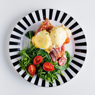 Oua Benedict cu bacon