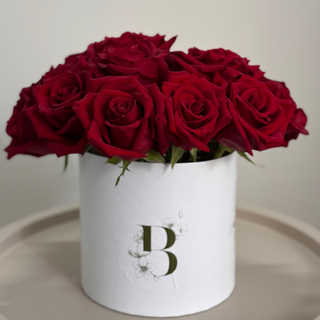 წითელი ვარდები ყუთში M