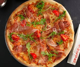 Pizza Prosciutto Crudo - blat pufos