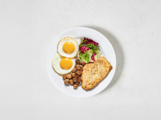 Сніданок американський з куркою, яєчнею та салатним міксом