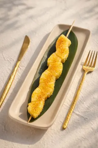 Brocheta de piña caramelizada