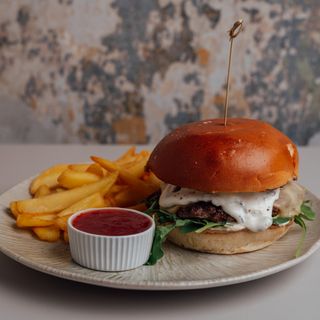 Burger Italian Barbacoa + Cartofi + Sos