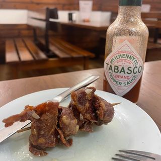 PINCHITO DE RIÑONES FRITOS CON BACON