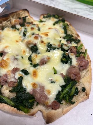 Crostino con broccoletti e salsiccia