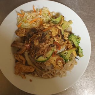 Makaron ryżowy z wieprzowiną