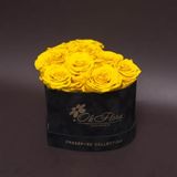 9 trandafiri criogenați galbeni în inimă de catifea