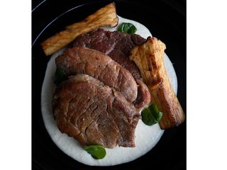 Медальони зі свинини з грибами Ерінги та соусом Дюксель (290г)