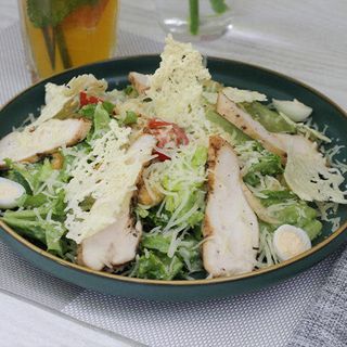 Салат "Цезарь" с куриной грудкой