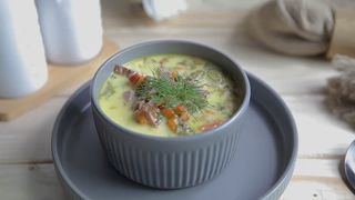 Ciorba de salata cu afumatura