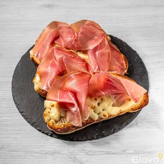 Crostino fiordilatte e prosciutto crudo