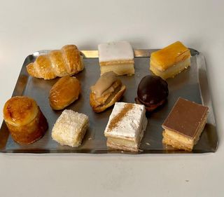 Surtido De Pasteles Pequeños (1Kg)