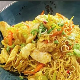 76.Fideos Singapur Con Pollo
