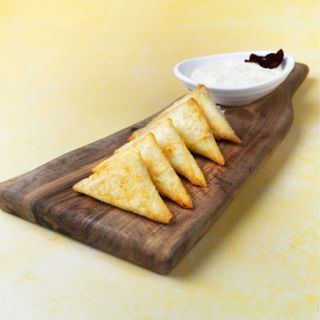 Hrskave trouglaste pitice sa sirom