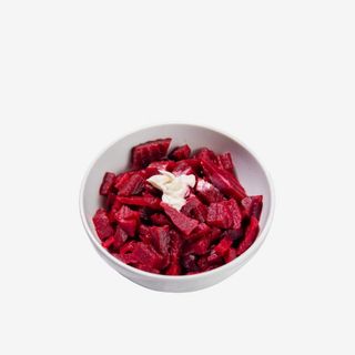 Salată de sfeclă roșie cu hrean