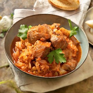 Свинско със зеле