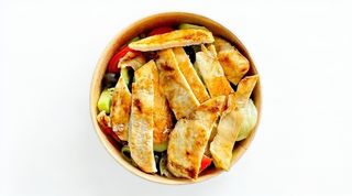 Insalata con tagliata di pollo grigliato