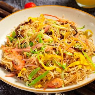 95.Spaghetti di riso frutti di mare e verdure海鲜炒米粉