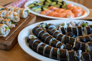 Maki De Langostino Con Aguacate (12 Pzs.)