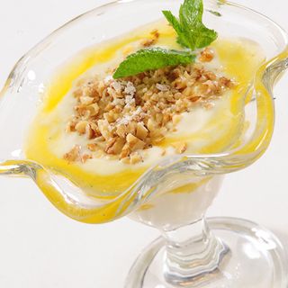 Мацоні з медом та волоським горіхом (190 г)