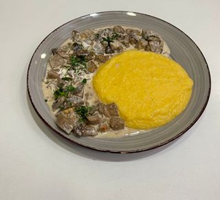 Mâncărică de hribi cu smântână și mămăliguță