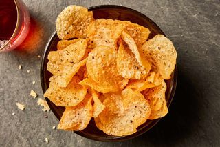 chips con cacio e pepe