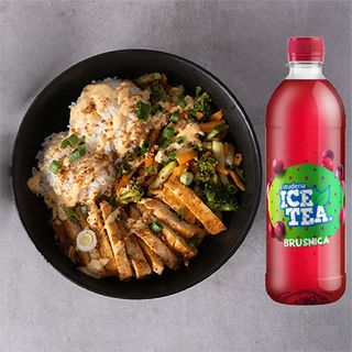 Healthy chicken bowl+Studena ledeni čaj brusnica 0,5L