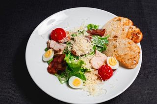 Салат Цезар з куркою гриль (250г)