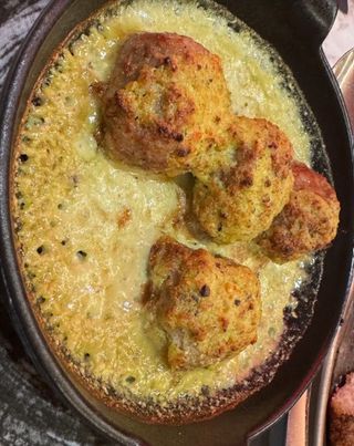 Polpetta della nonna ripiene di salsa al pistacchio