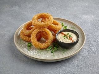 Цибулеві кільця з часниковим соусом (150/30g)