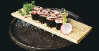 153. Hosomaki De Anguila (8 Pzs.)