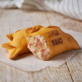 Empanada De Jamón Y Queso