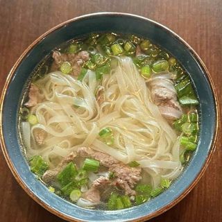 Duża zupa pho z wołowiną