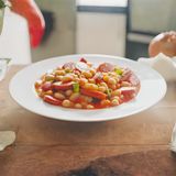 Боб с турски суджук