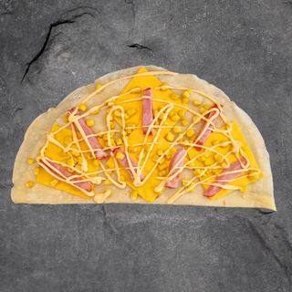 Naleśnik z szynką i kukurydzą