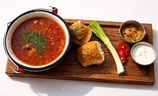 Борщ з салом та пампушками (450/150г)