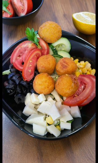 Salata cu cheesy balls 500g