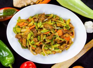 151.Патешко месо със зеленчуци (800г)