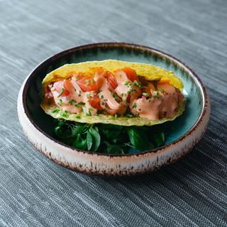 Spicy salmone con salsa teriyaki 2 pezzi