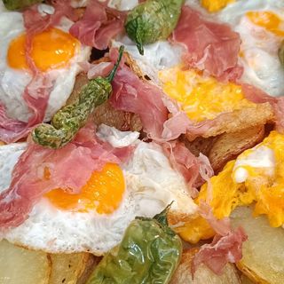 Huevos rotos con jamón 