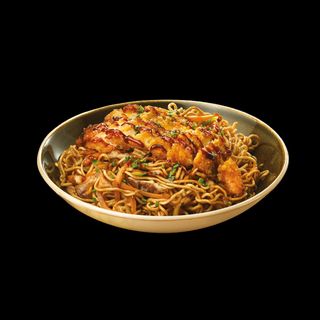 Yakisoba Frito Con Filete De Pollo
Rebozado  