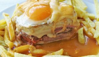 Francesinha à Porto