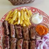 10 ćevapa sa pomfritom 500 gr