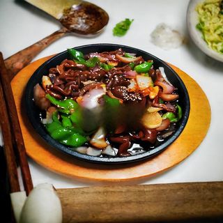 F08.Urechi de lemn pe plita incinsa/铁板木耳/Wood ear mushroom on the hot plate