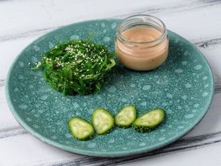 Водорості Чука з горіховим соусом (100/50g)