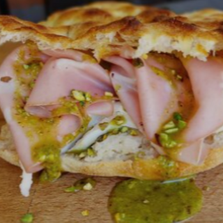 Focaccia Romana Con Mortadella Y Stracciatella