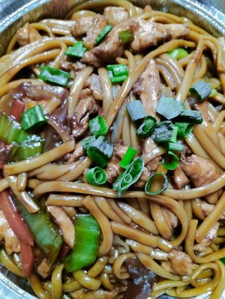 53. Tallarines Con Pollo